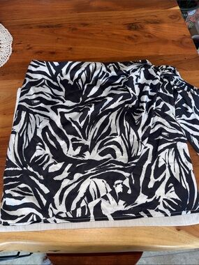 Vici Black & White wrap Zebra Print Women's Skirt with zipper